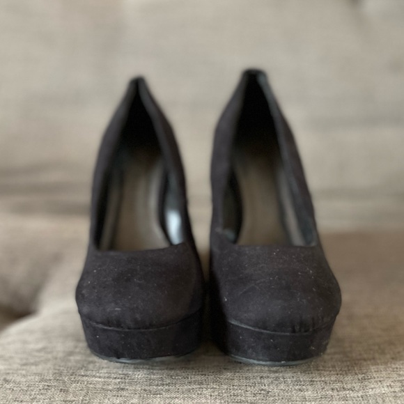 6.5 Kardashian Studded Black Suede Heels - Picture 5 of 8